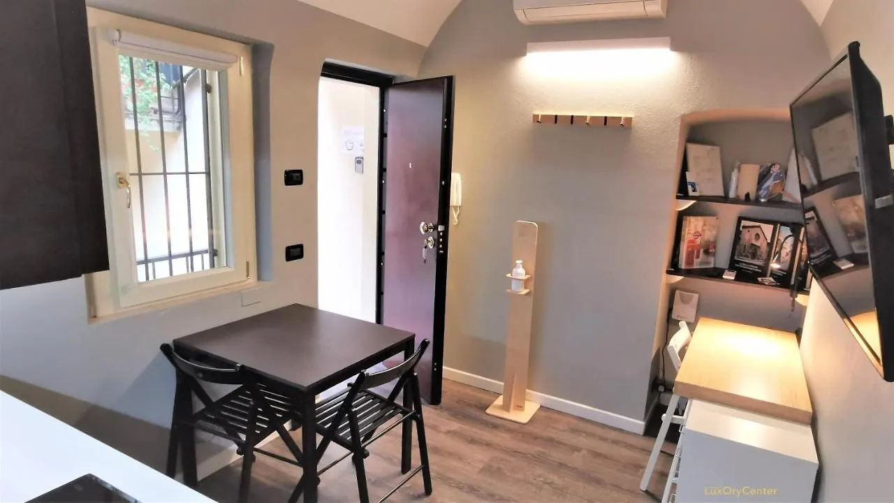 Apartment Luxory Center - Bilocale In Centro Storico In Palazzo D'Epoca In Zona Pedonale Vicino Alla Metro Vittoria Brescia